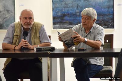 Блясъкът на българската аристокрация: Проф. Николай Овчаров представи новата си книга в Казанлък