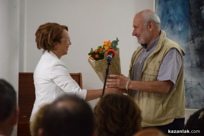 Блясъкът на българската аристокрация: Проф. Николай Овчаров представи новата си книга в Казанлък