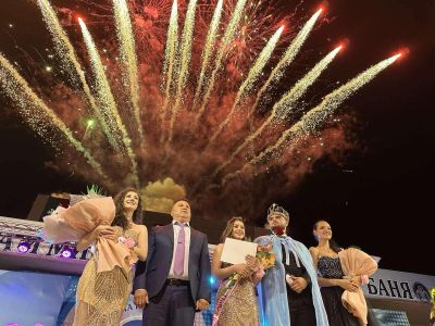 Столетница короняса Царя на минералната вода в Павел баня, кметът - Царица Роза