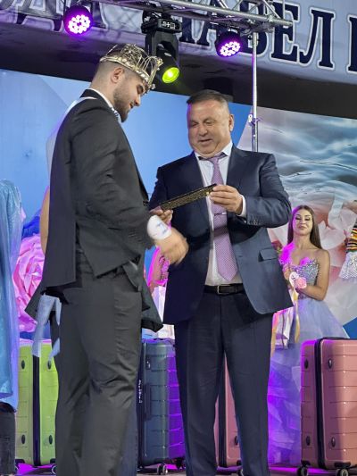 Столетница короняса Царя на минералната вода в Павел баня, кметът - Царица Роза