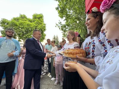 Празникът на розата и минералната вода в Павел баня се превърна в наслада за сетивата и душата
