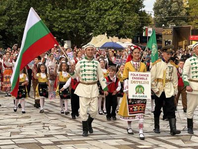 Празникът на розата и минералната вода в Павел баня се превърна в наслада за сетивата и душата