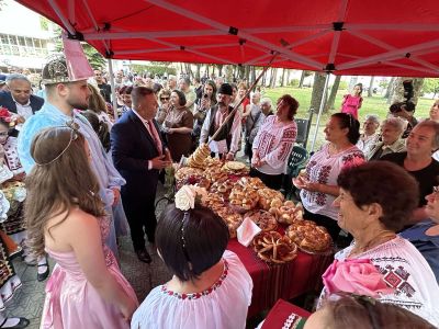 Празникът на розата и минералната вода в Павел баня се превърна в наслада за сетивата и душата