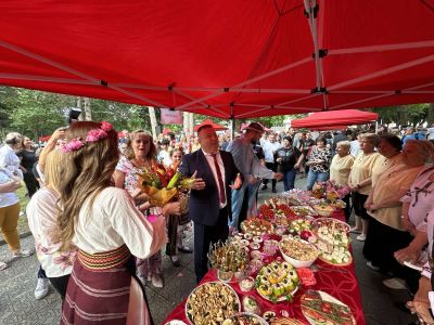 Празникът на розата и минералната вода в Павел баня се превърна в наслада за сетивата и душата