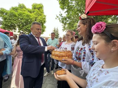 Празникът на розата и минералната вода в Павел баня се превърна в наслада за сетивата и душата