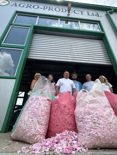 Иса Бесоолу: Важно е да има работа и поминък за хората. Маслодайната роза не е само красиви снимки, а труд и отговорност