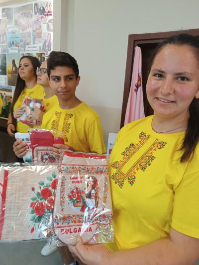 Клуб „Тракийски рози“ към ПГЛПТ изпрати със заслужени подаръци учебната година