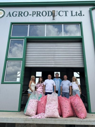 Иса Бесоолу: Важно е да има работа и поминък за хората. Маслодайната роза не е само красиви снимки, а труд и отговорност