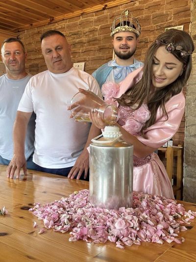 Иса Бесоолу: Важно е да има работа и поминък за хората. Маслодайната роза не е само красиви снимки, а труд и отговорност