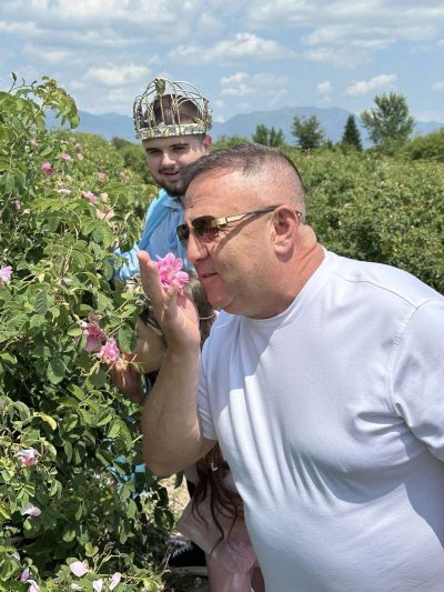 Иса Бесоолу: Важно е да има работа и поминък за хората. Маслодайната роза не е само красиви снимки, а труд и отговорност