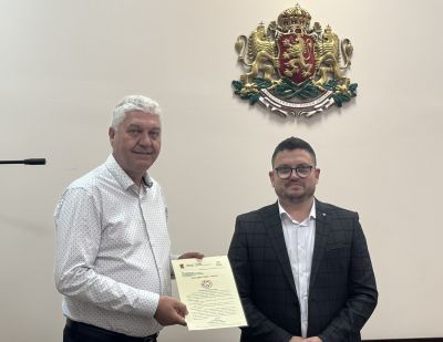 Областният управител д-р Неделчо Маринов награди ученици от Казанлък, участвали в Европейската олимпиада по статистика 