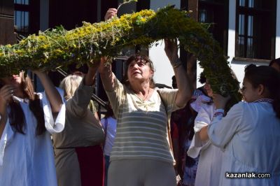 Традиции и изкуство събраха казанлъчани за Еньовден в къща-музей „Дечко Узунов“