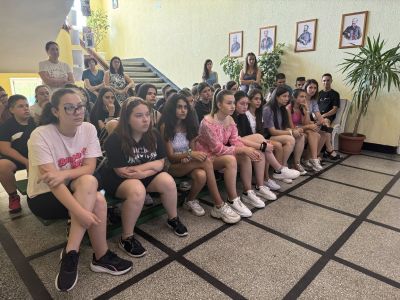 Чрез образователни инициативи ОУ „Св. Паисий Хилендарски“ показа вредата от употребата на цигари, алкохол и наркотици