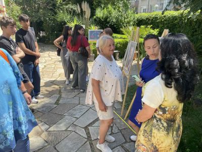 Ученици от 140 СУ “Иван Богоров“ - София представиха свои рисунки в музей „Чудомир“