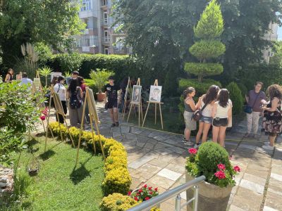 Ученици от 140 СУ “Иван Богоров“ - София представиха свои рисунки в музей „Чудомир“