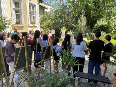 Ученици от 140 СУ “Иван Богоров“ - София представиха свои рисунки в музей „Чудомир“