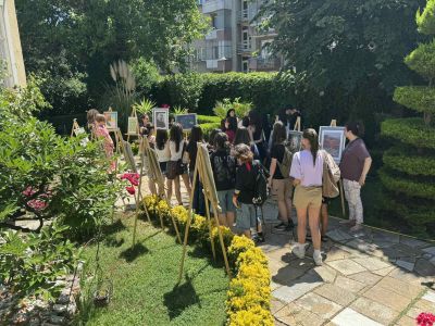 Ученици от 140 СУ “Иван Богоров“ - София представиха свои рисунки в музей „Чудомир“