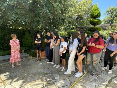 Ученици от 140 СУ “Иван Богоров“ - София представиха свои рисунки в музей „Чудомир“