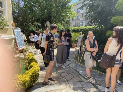 Ученици от 140 СУ “Иван Богоров“ - София представиха свои рисунки в музей „Чудомир“