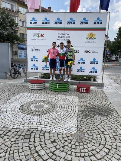 При изключително оспорвана надпревара завърши Държавният шампионат по шосейно колоездене. Вижте победителите