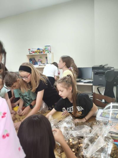 ОУ „Георги Кирков“ гр. Казанлък стана посланик на доброто в акция „Жълти стотинки – Деца помагат на деца“ 2025 г.