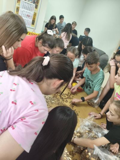 ОУ „Георги Кирков“ гр. Казанлък стана посланик на доброто в акция „Жълти стотинки – Деца помагат на деца“ 2025 г.