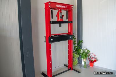 Автосервиз на самообслужване Garage 66 отвори врати в Казанлък