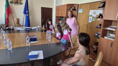 Кметът на Казанлък награди гимнастичките с лагер в най - новия спортен комплекс в Самоков