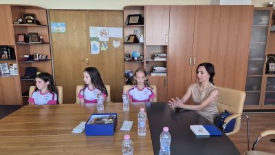 Кметът на Казанлък награди гимнастичките с лагер в най - новия спортен комплекс в Самоков