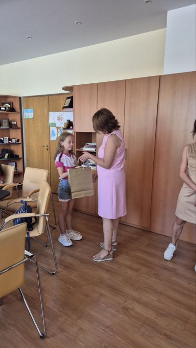 Кметът на Казанлък награди гимнастичките с лагер в най - новия спортен комплекс в Самоков