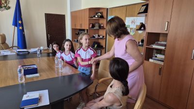 Кметът на Казанлък награди гимнастичките с лагер в най - новия спортен комплекс в Самоков