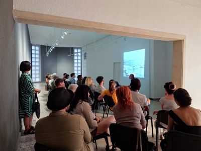 Образователната платформа „Събота в галерията“ срещна публиката в Казанлък с проф. Свилен Стефанов