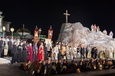 Митрополит Киприан ще дирижира “Рилският пустинник“ пред храм-паметника “Св. Александър Невски“ / Новини от Казанлък