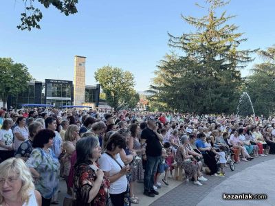 Казанлък се наслади на незабравима музикална вечер с концерта на дует “Шик”