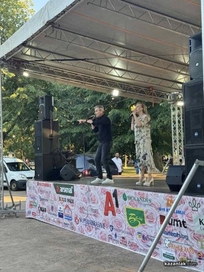 Казанлък се наслади на незабравима музикална вечер с концерта на дует “Шик”