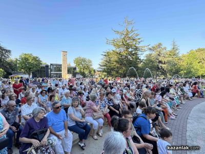 Казанлък се наслади на незабравима музикална вечер с концерта на дует “Шик” / Новини от Казанлък