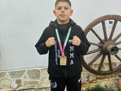 Злато за Костадин Костадинов: Казанлък е с шампион в ММА в най-тежката дивизия