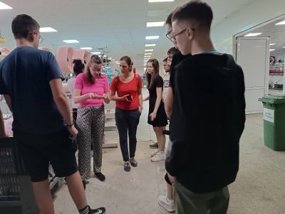 Ученици от ПХГ “Св.Св. Кирил и Методий“ с учебно посещение в завод „България-К“ АД