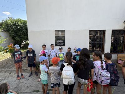 Общинска библиотека “Искра“ с вдъхновяващи инициативи в чест на Васил Левски