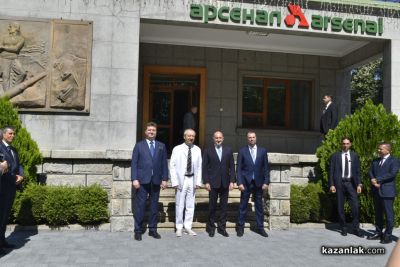 Президентът Румен Радев от завод “Арсенал“ Казанлък: Почтеният български бизнес заслужава подкрепата на институциите