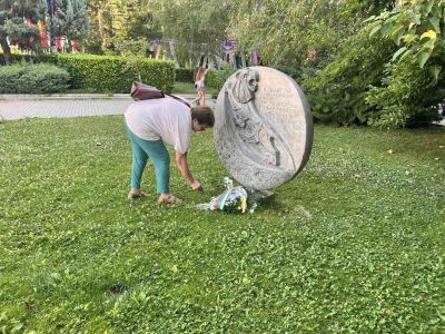 Цветя в чест на безсмъртните герои