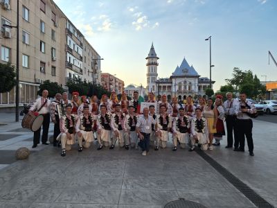 АНПТ „Искра“ участва в юбилейното издание на Международния фолклорен фестивал в Бузъу, Румъния / Новини от Казанлък