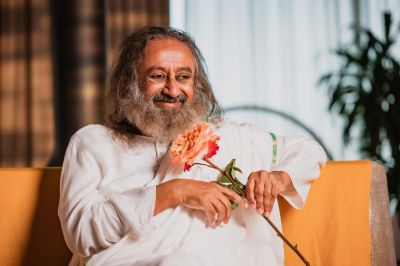 Последни приготовления за пристигането на световно признатия експерт Шри Шри Рави Шанкар в Павел баня 