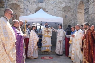 Старозагорският митрополит Киприан възглави Божествената света литургия в Потопената църква край язовир “Жребчево“