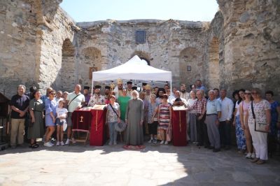 Старозагорският митрополит Киприан възглави Божествената света литургия в Потопената църква край язовир “Жребчево“ / Новини от Казанлък