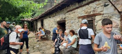 Енинското църковно настоятелство и КЛИО “Род, роден край, родина“ при НЧ “Братство-1869“ отново участваха при посрещането на участниците в националния туристически поход посветен на Хаджи Димитър