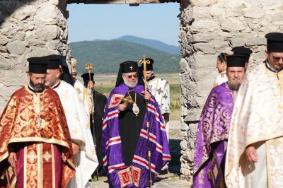 Старозагорският митрополит Киприан възглави Божествената света литургия в Потопената църква край язовир “Жребчево“