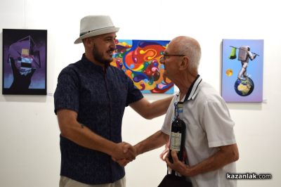 Творецът Георги Гечев за дебютната си изложба в Казанлък: „Избягай с Мен“ е личен разказ в картини