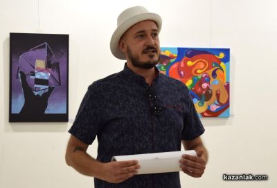 Творецът Георги Гечев за дебютната си изложба в Казанлък: „Избягай с Мен“ е личен разказ в картини / Новини от Казанлък