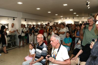 Фотоизложбата “Урокът“ представи музиката на “Академия роза“ в образи